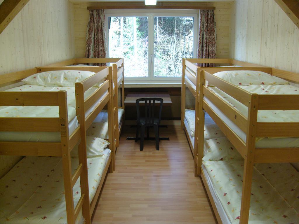 Vista Resort Hostel Zweisimmen Room photo